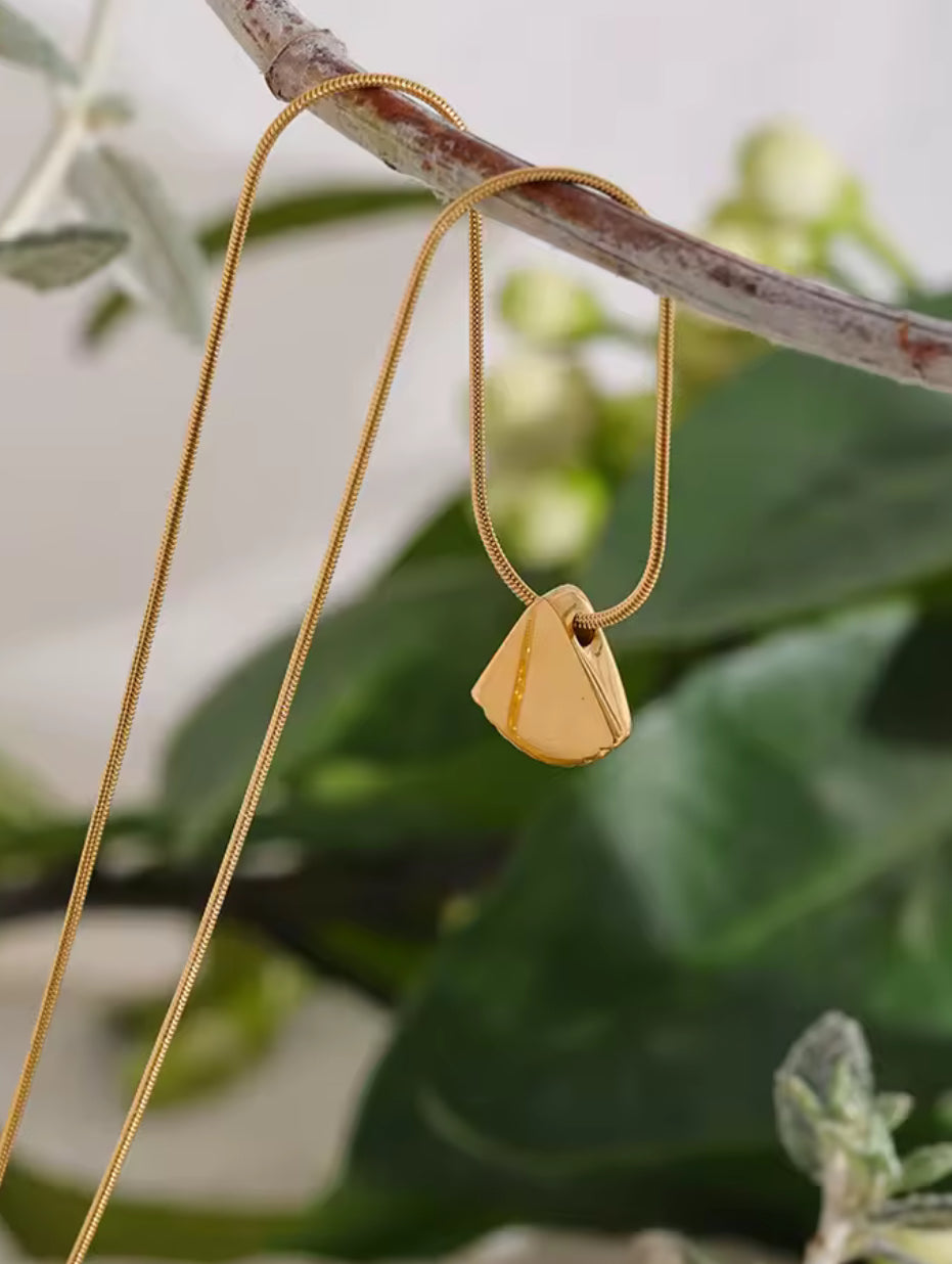 Gabby Scallop Necklace