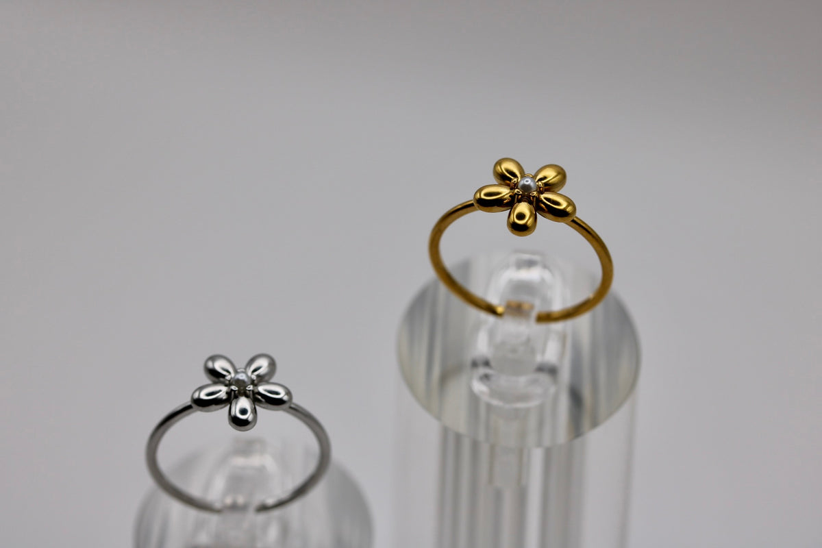 The Lennon Daisy Ring