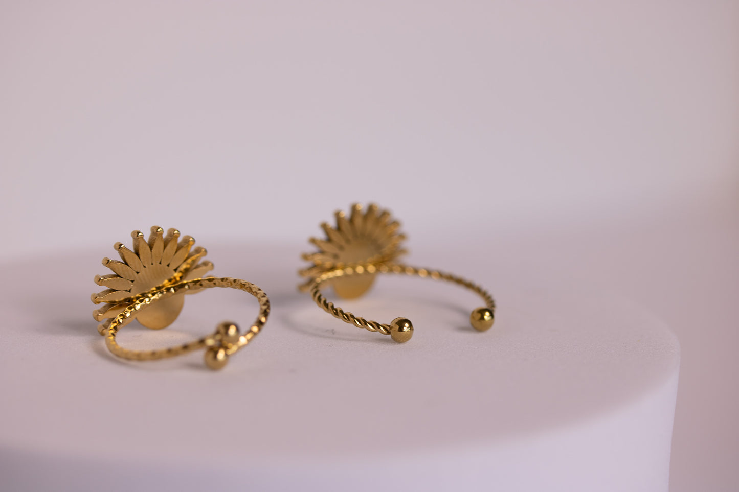 Sandspun Ring in White + Black