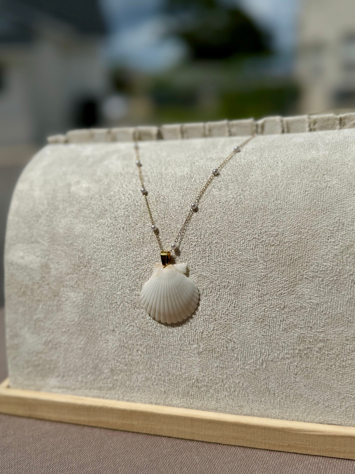 The Pearl Necklace - Cream Seashell Edition