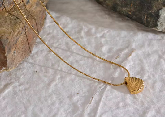 Gabby Scallop Necklace