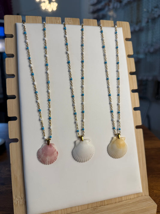 Seashell Necklace on Dotted Enamel Chain