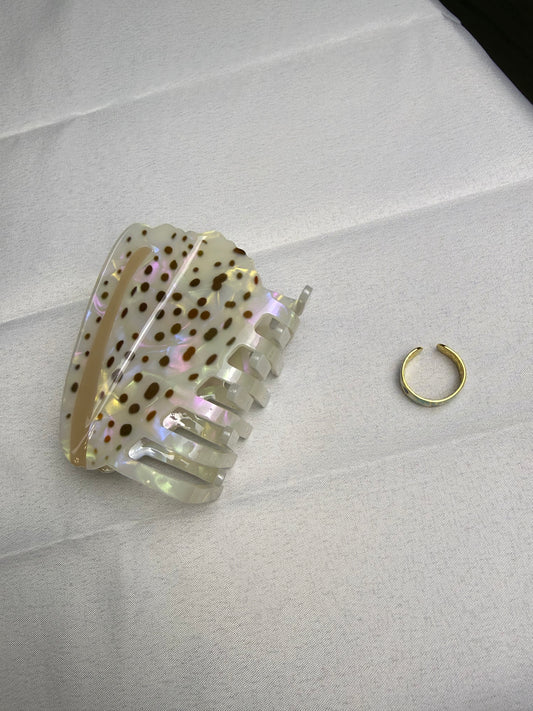 Flea Cone Large Hair Clip
