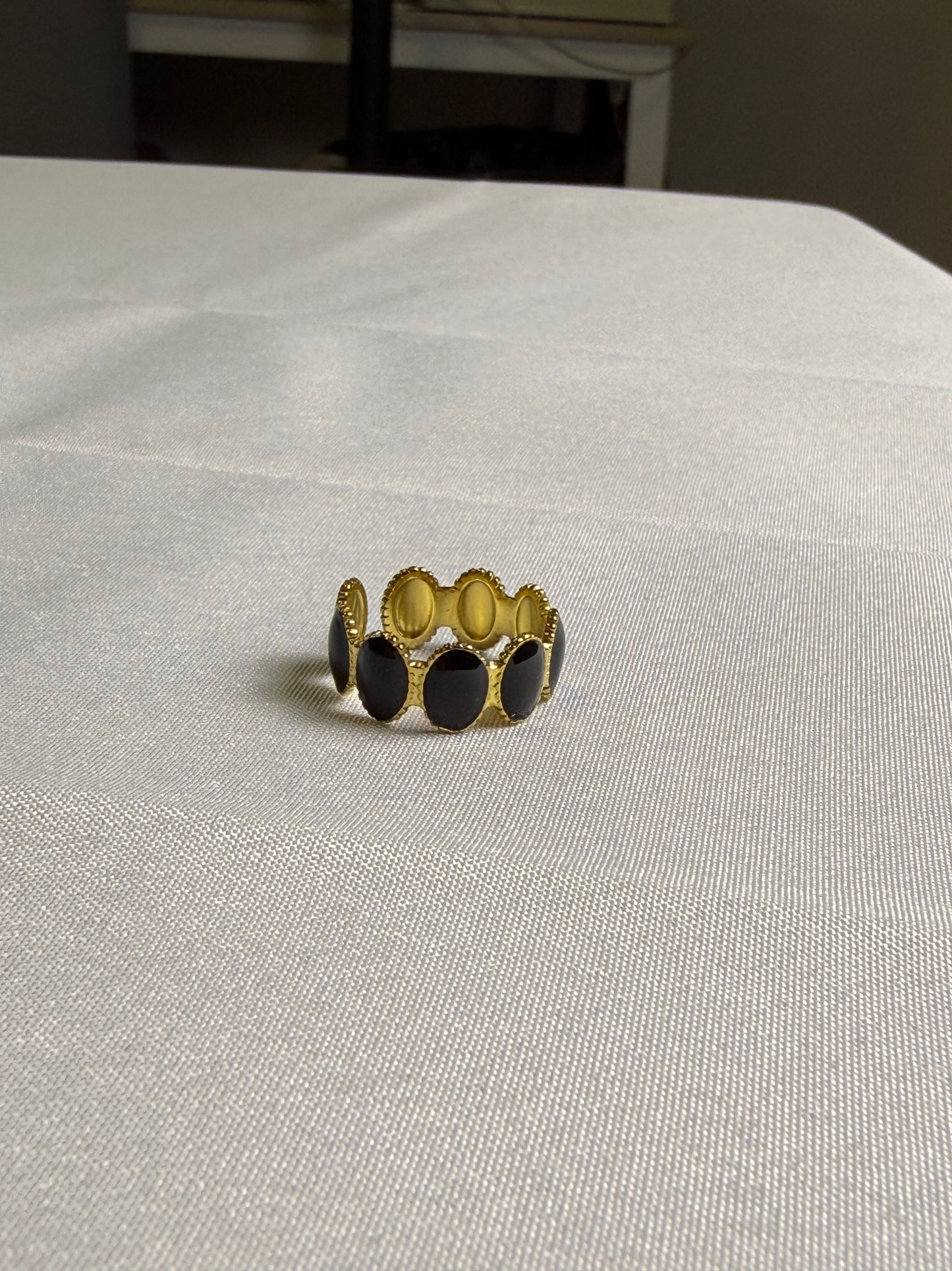 Noir Oval Band Ring