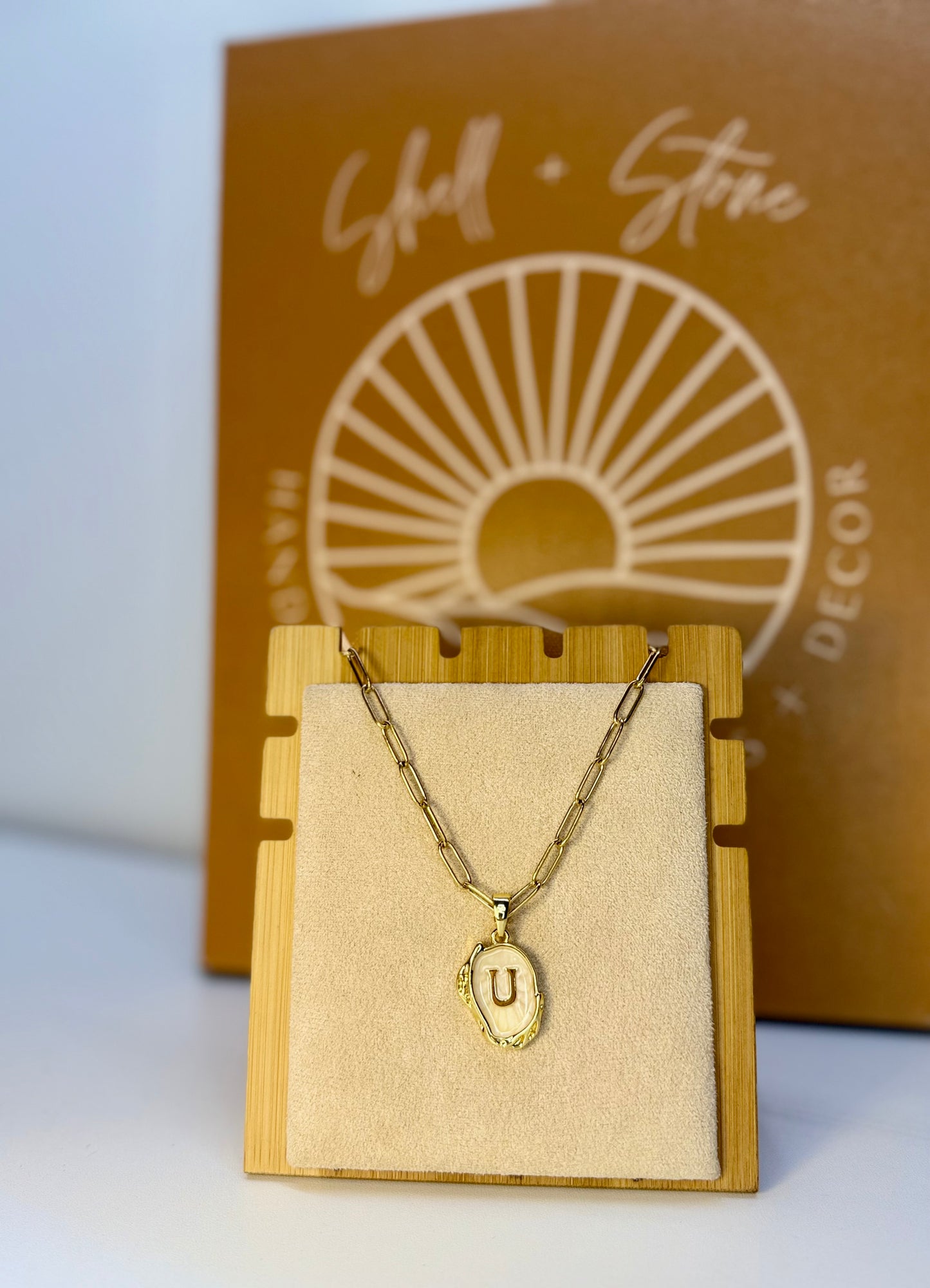 Collar con inicial en cadena de clip