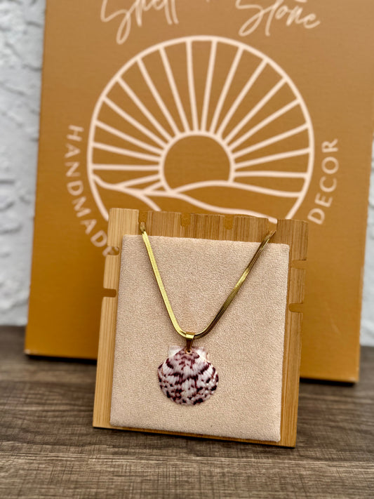 The Horizon Necklace - Various Seashells