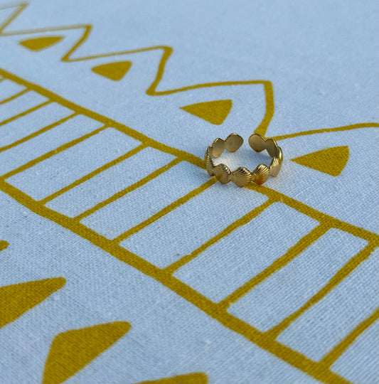 Forever Scallop Ring in Silver + Gold