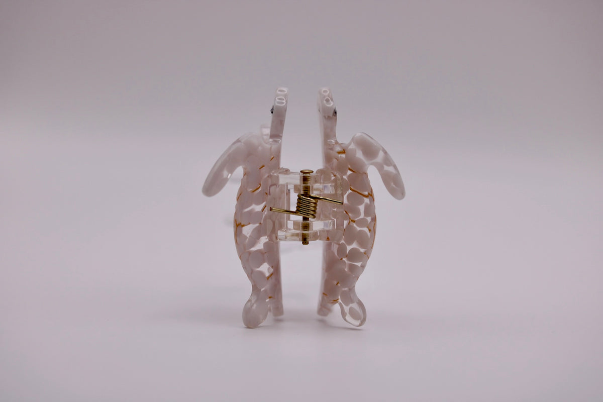 Tiny Honu Hair Clip