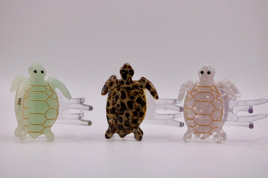 Tiny Honu Hair Clip
