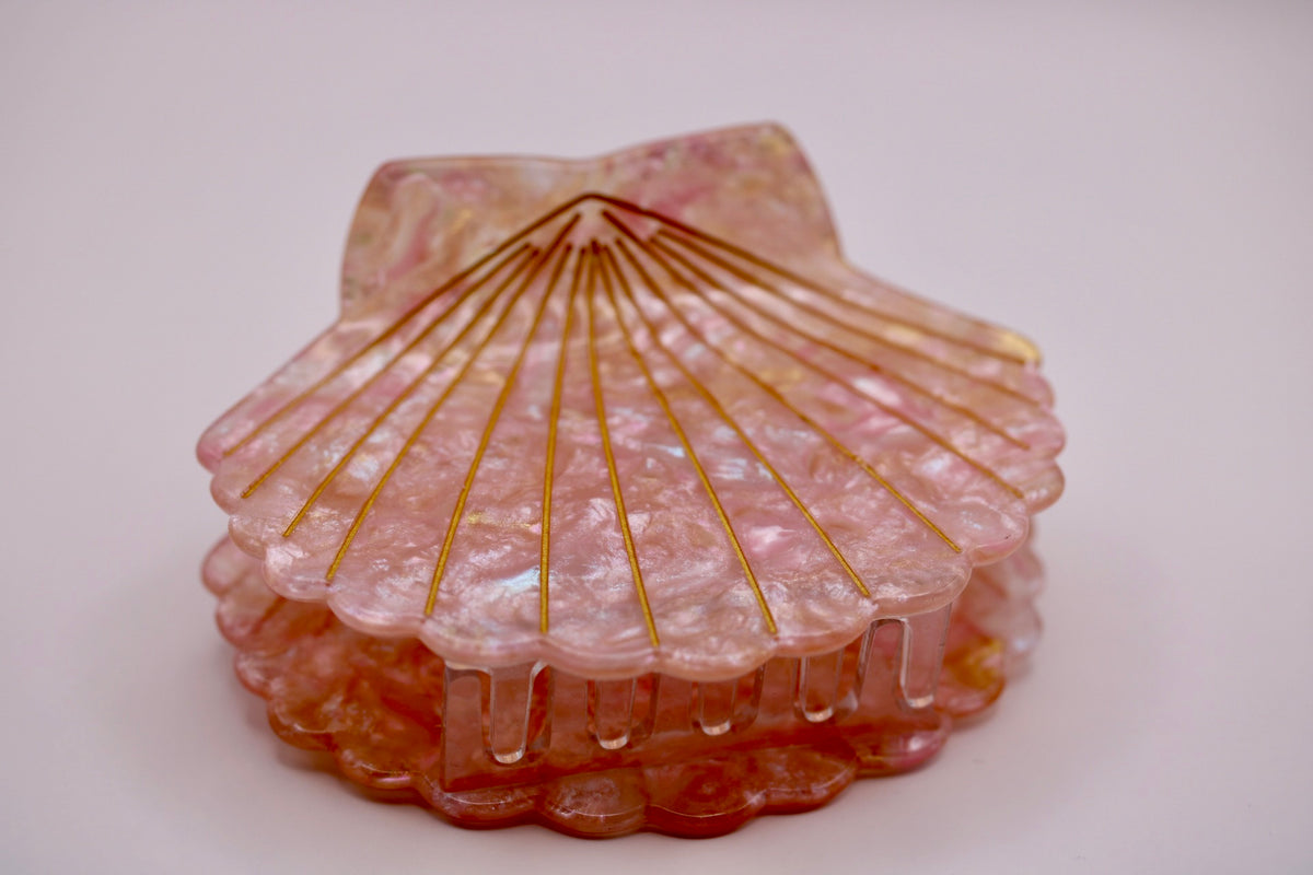 Treasure Cove Scallop Hair Clip