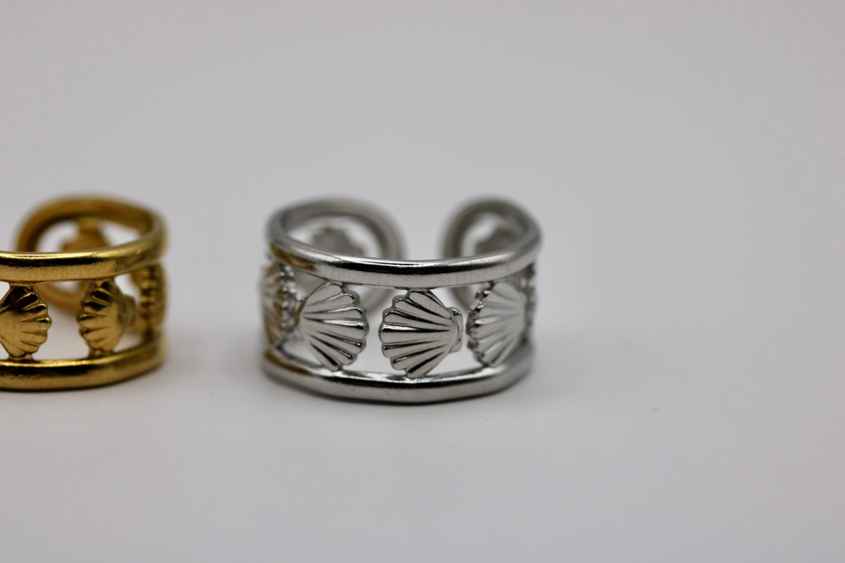 The Banded Scallop Ring