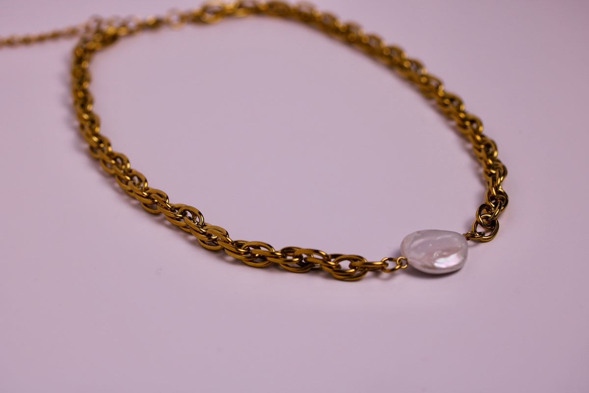 Pearl Silhouette Necklace