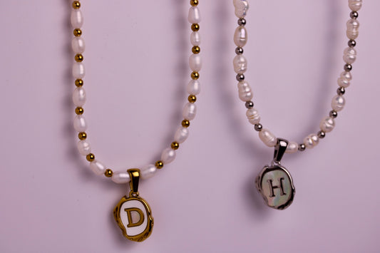 Collar con inicial en cadena de sirena