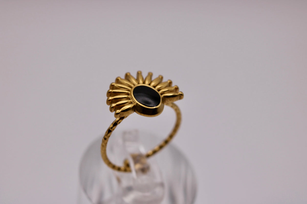 Sandspun Ring in White + Black
