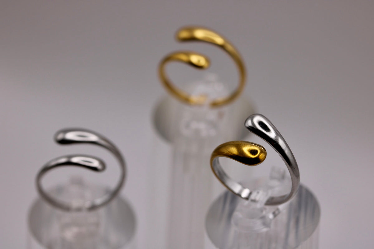 The Laurel Ring