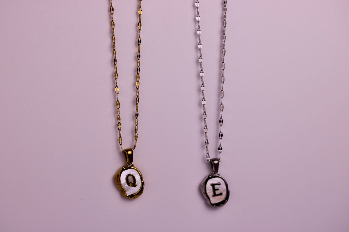 Collar con inicial en cadena de sirena