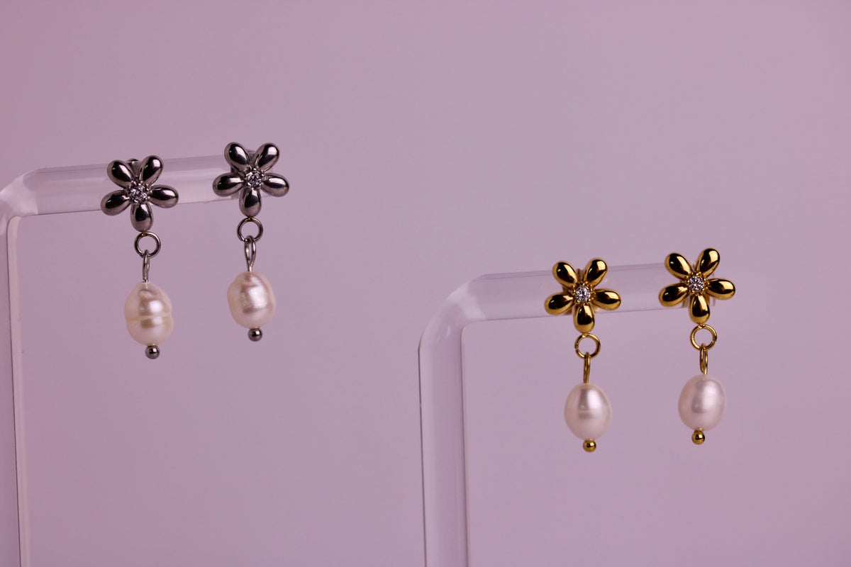 Petra's Pearl Earring
