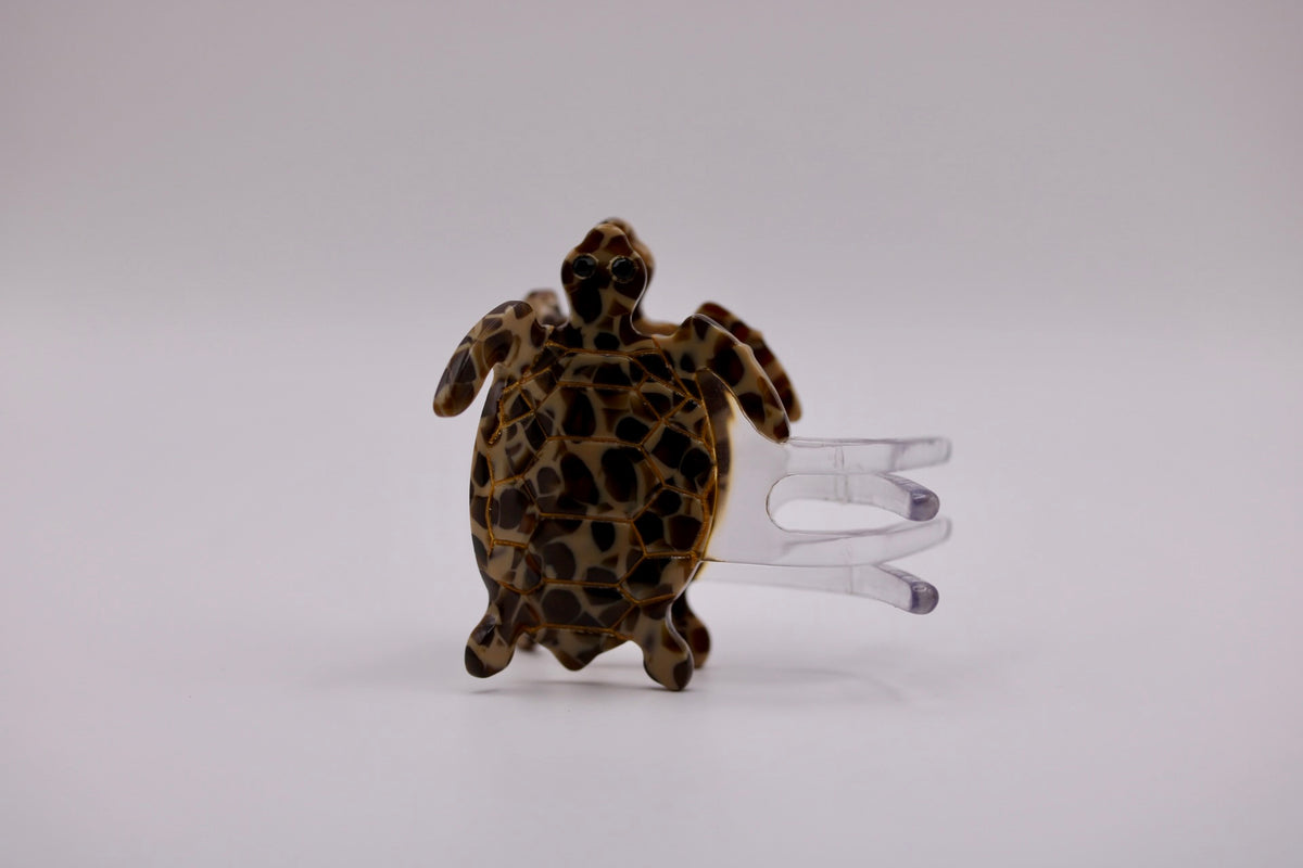 Tiny Honu Hair Clip