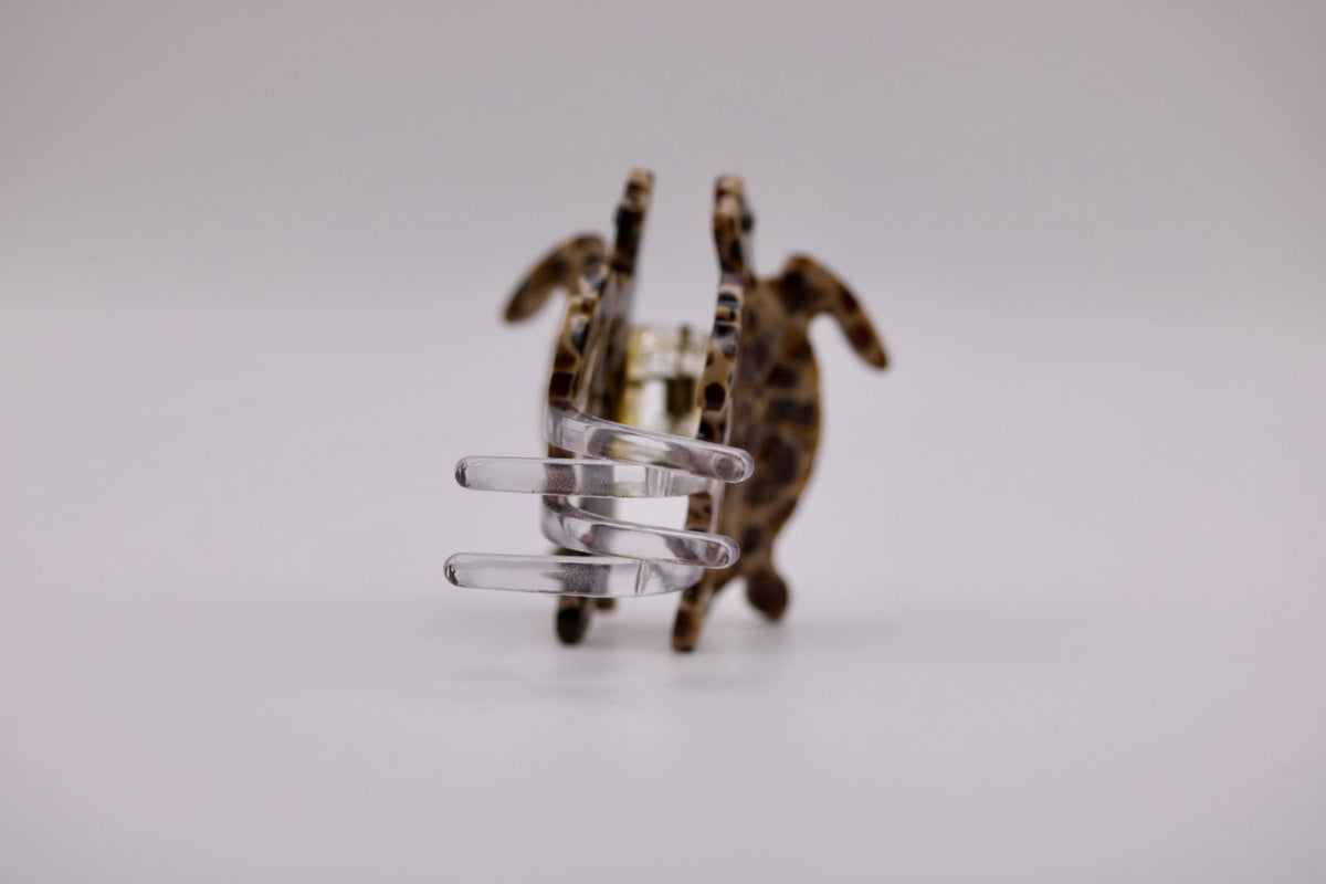 Tiny Honu Hair Clip