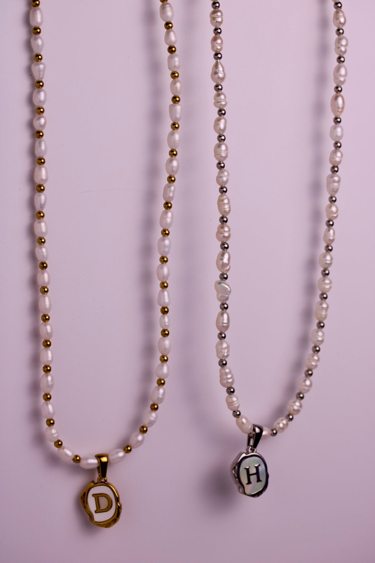 Collar con inicial en cadena de sirena