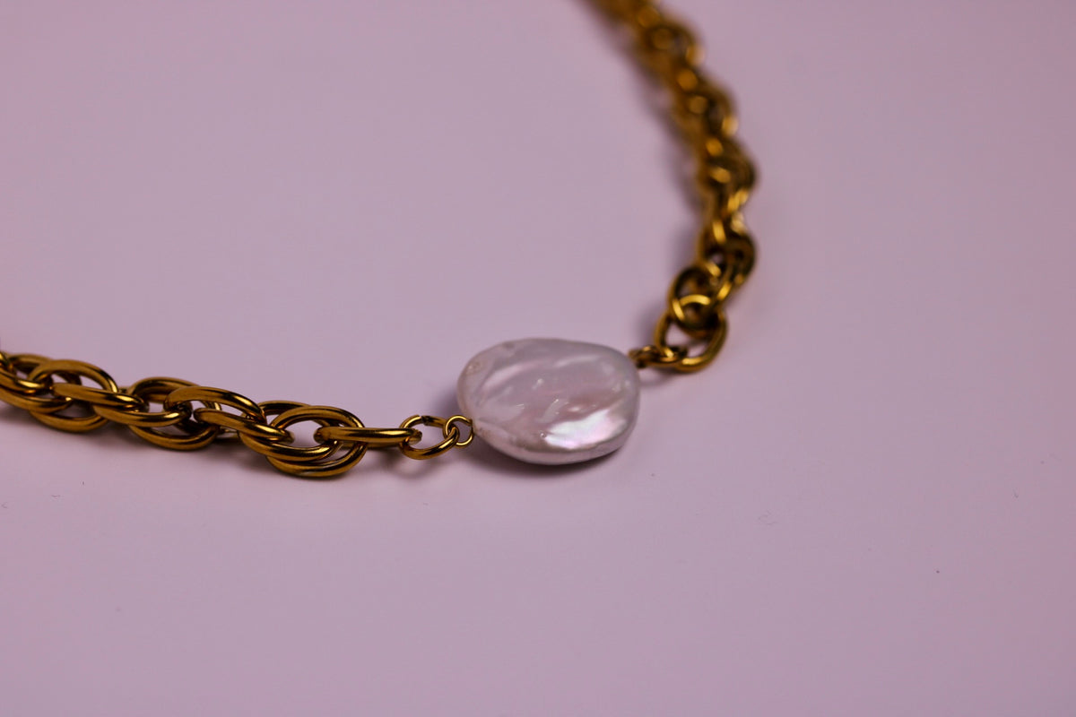 Pearl Silhouette Necklace