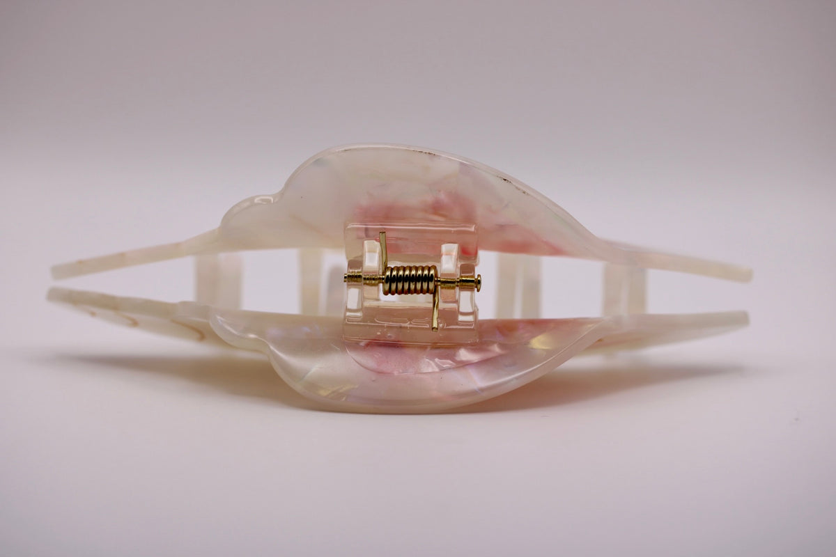Conch Club Hair Clip