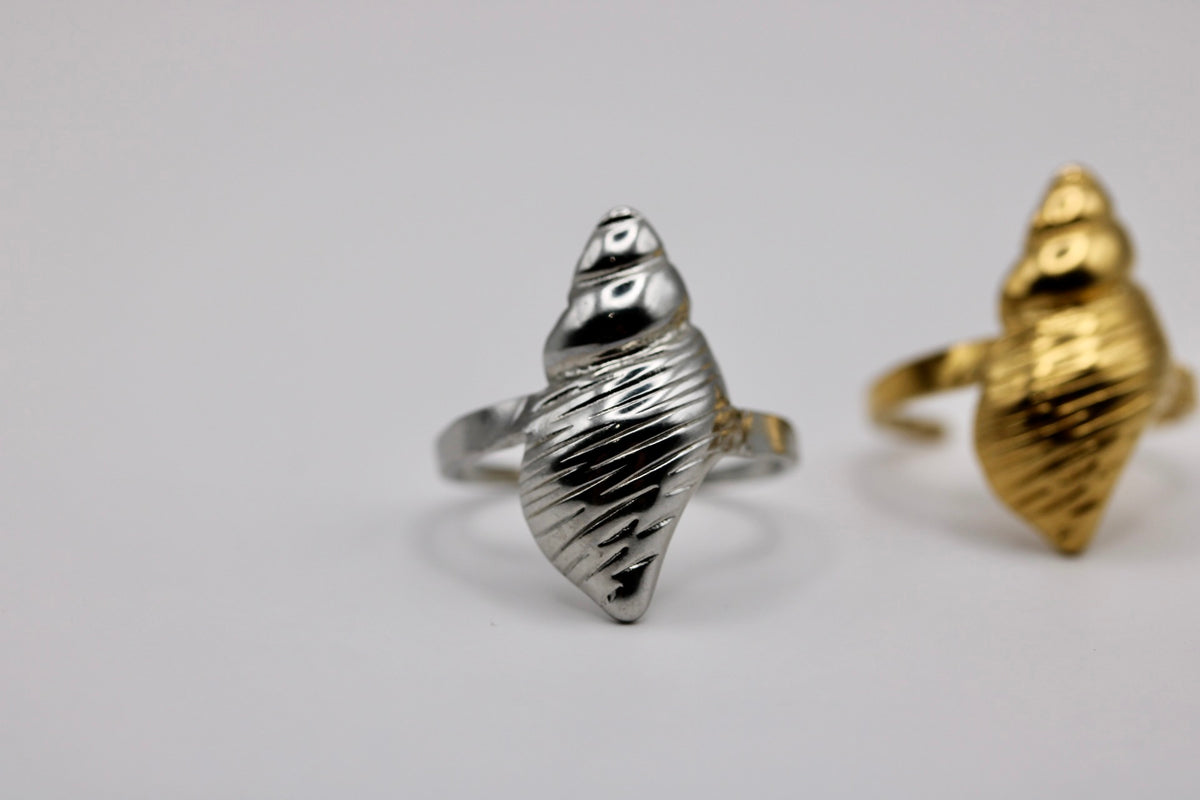 The Conch Curve Ring