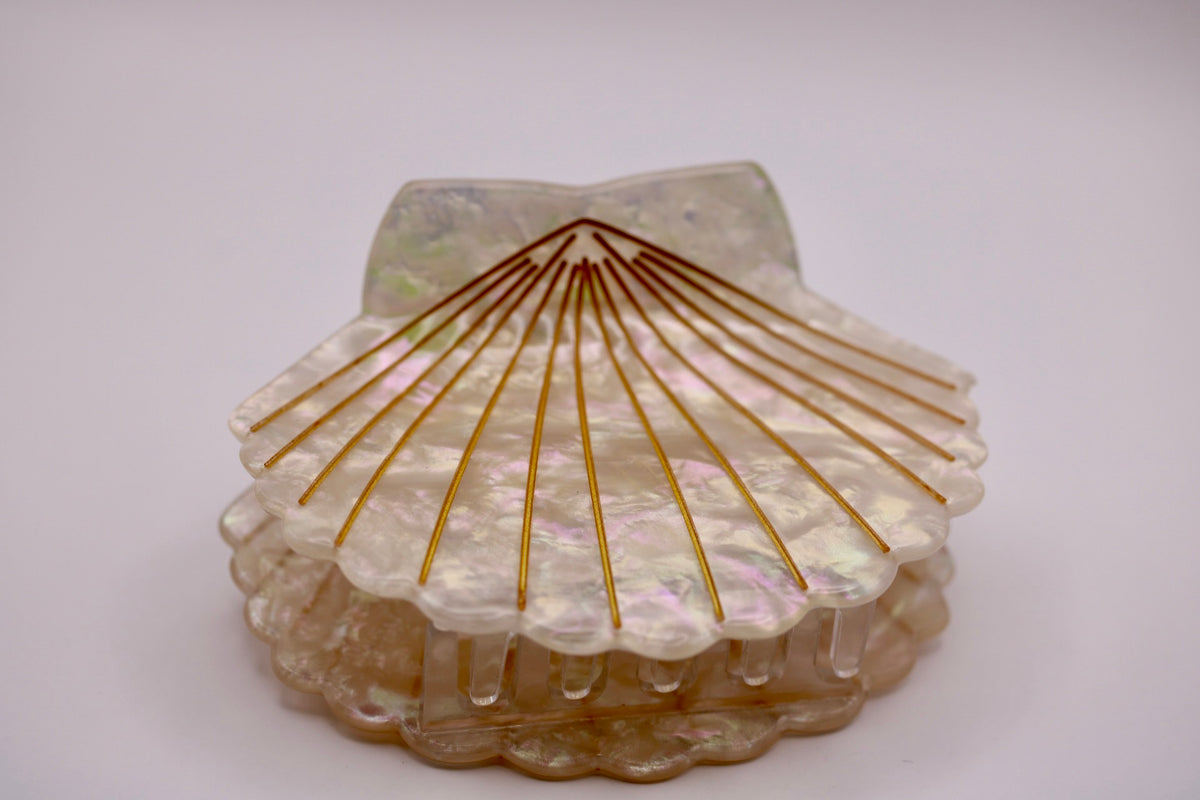 Treasure Cove Scallop Hair Clip