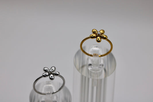 The Lennon Daisy Ring