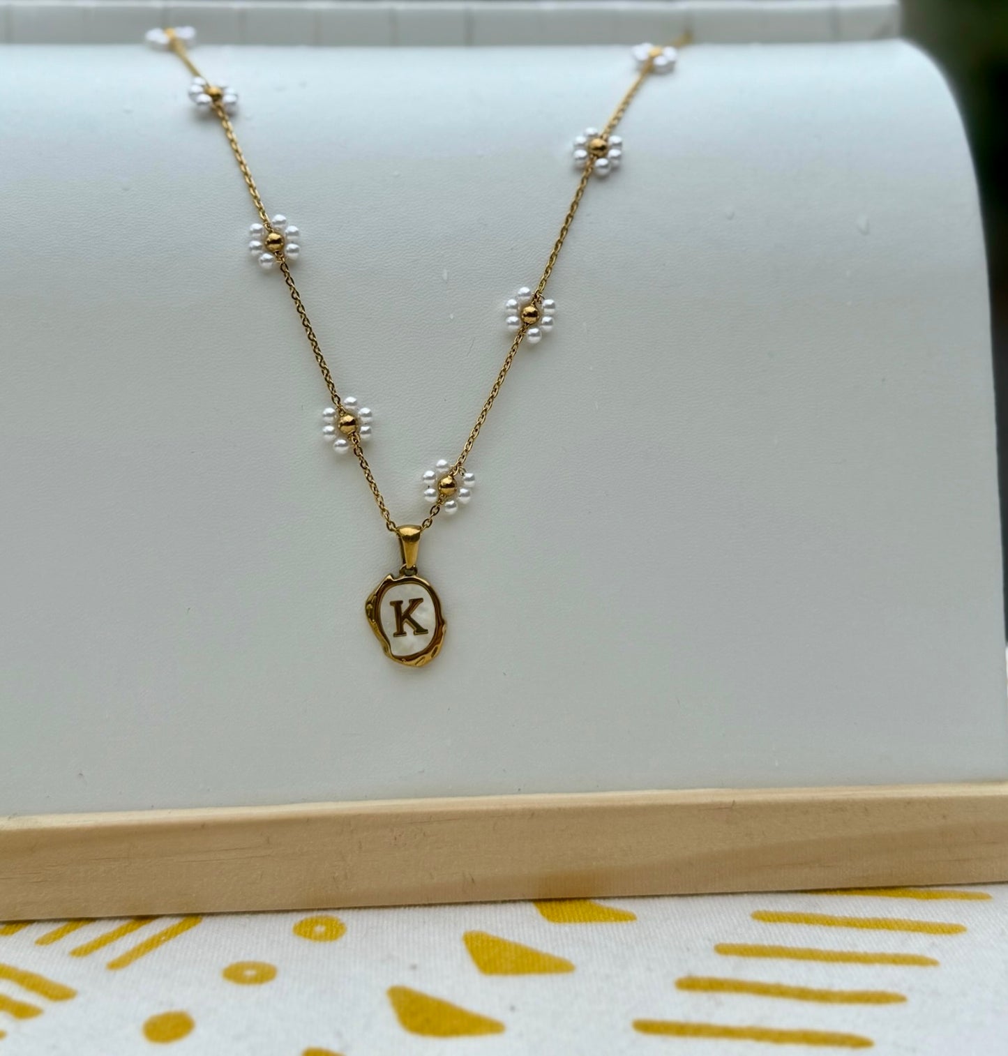 Collar con inicial en cadena de sirena