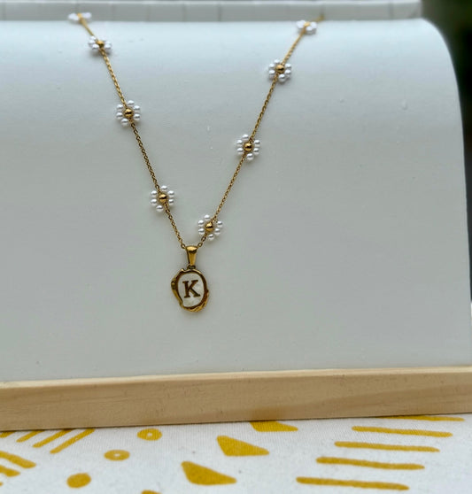 Collar con inicial en cadena de sirena