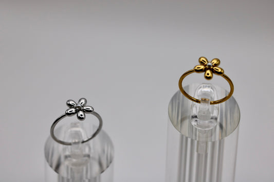 The Lennon Daisy Ring