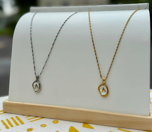 Collar con inicial en cadena de sirena