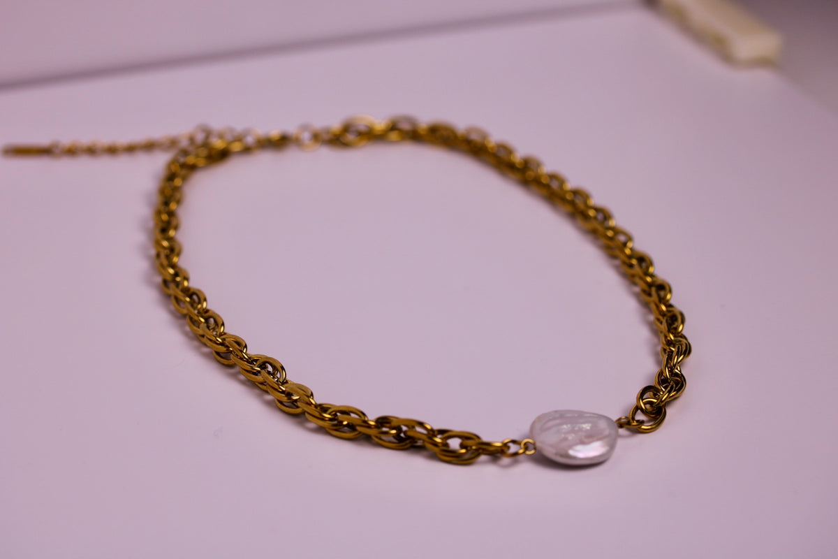 Pearl Silhouette Necklace