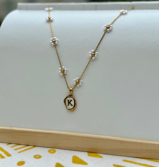 Collar con inicial en cadena de sirena