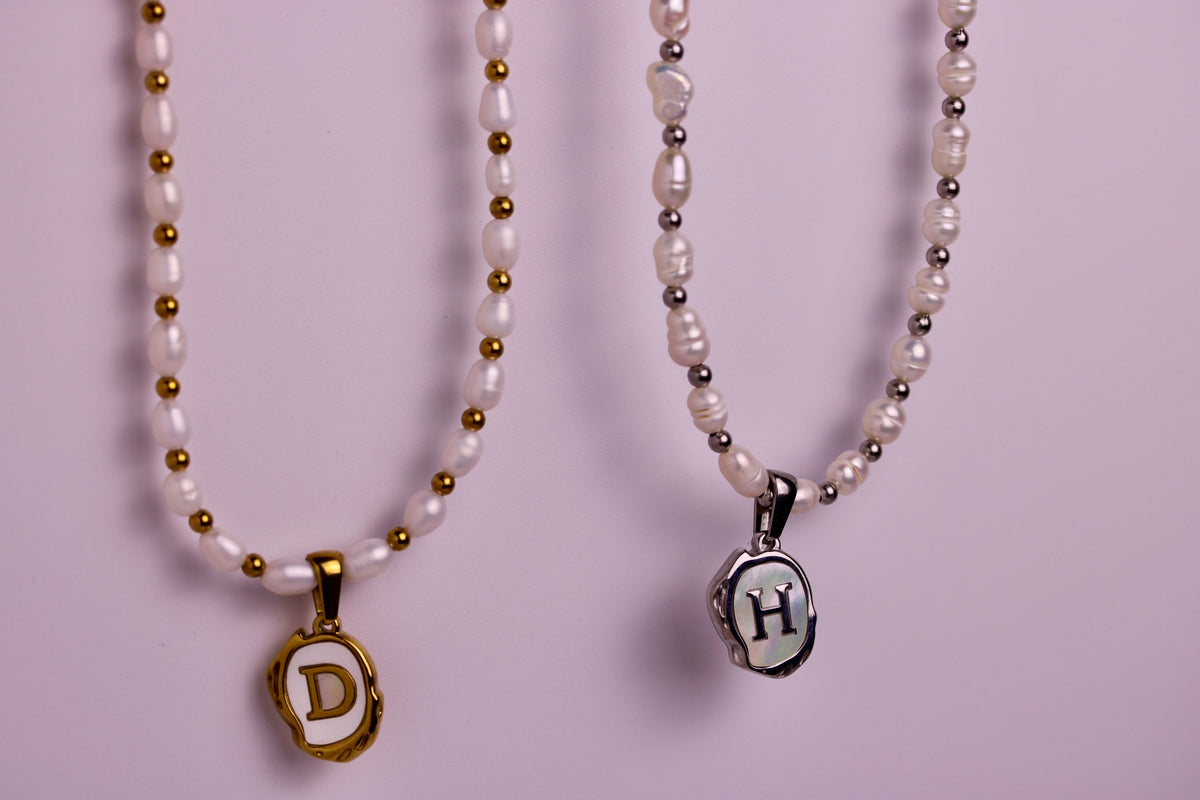 Collar con inicial en cadena de sirena