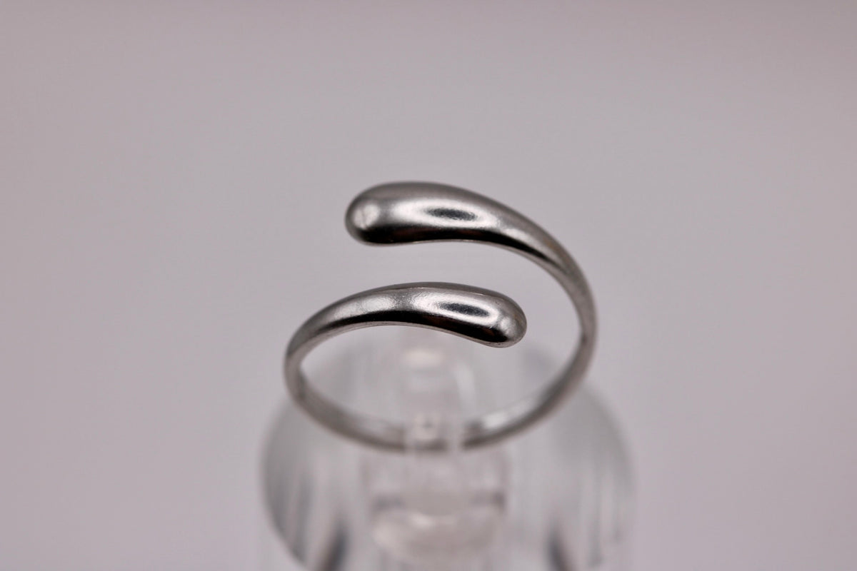 The Laurel Ring