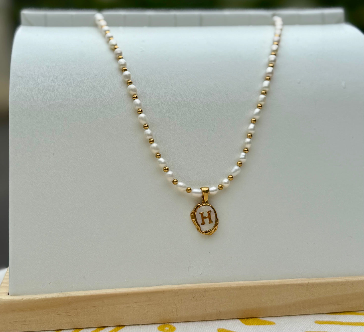 Collar con inicial en cadena de sirena
