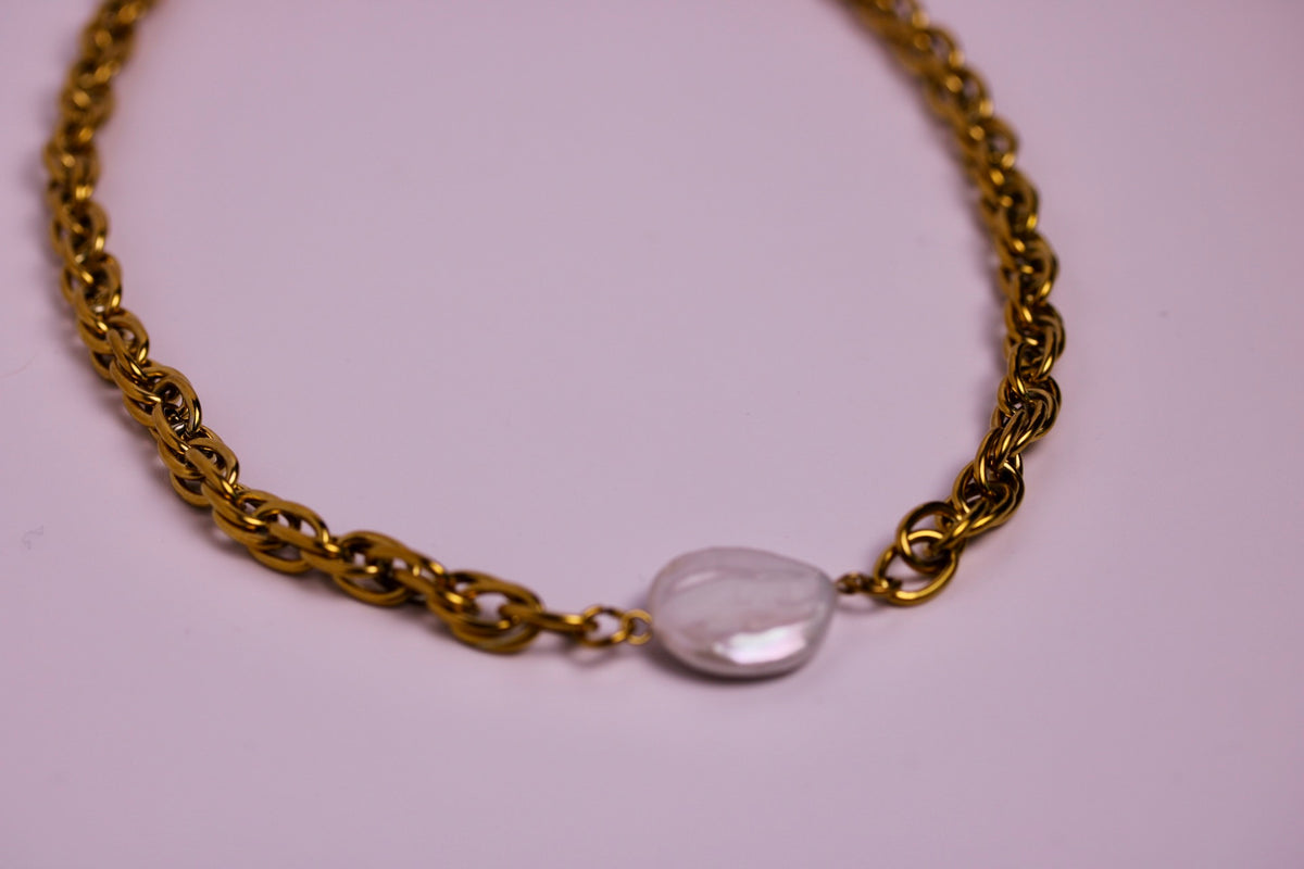 Pearl Silhouette Necklace