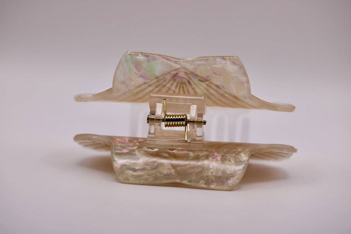Treasure Cove Scallop Hair Clip