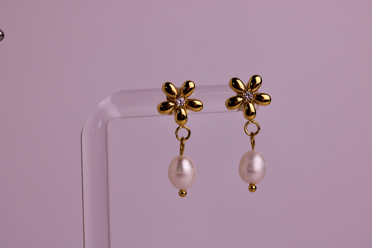 Petra's Pearl Earring