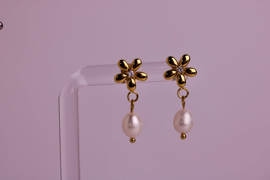 Petra's Pearl Earring