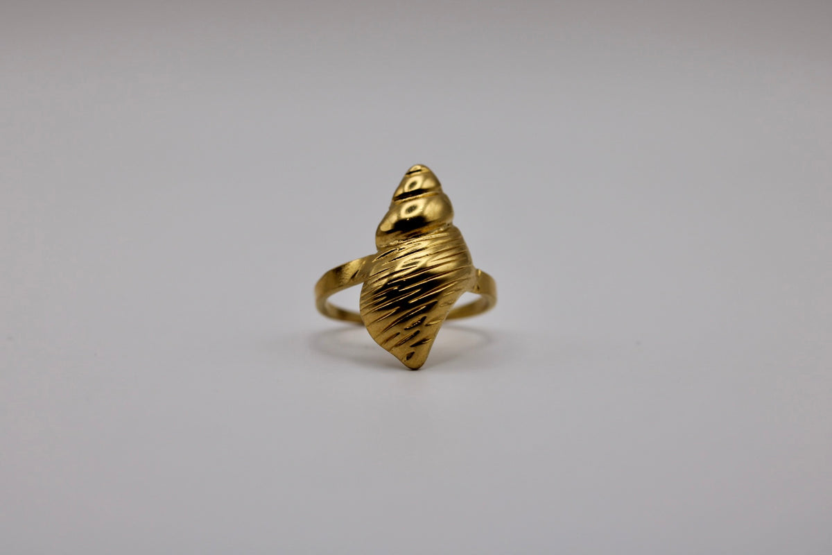 The Conch Curve Ring