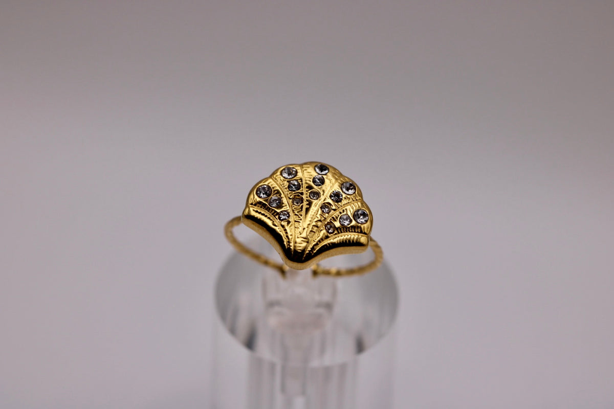 The Stoned Scallop Ring