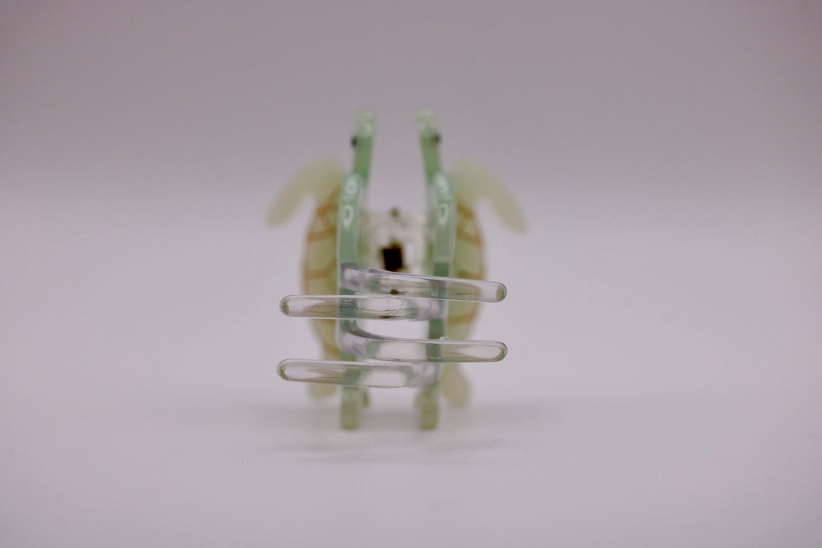 Tiny Honu Hair Clip