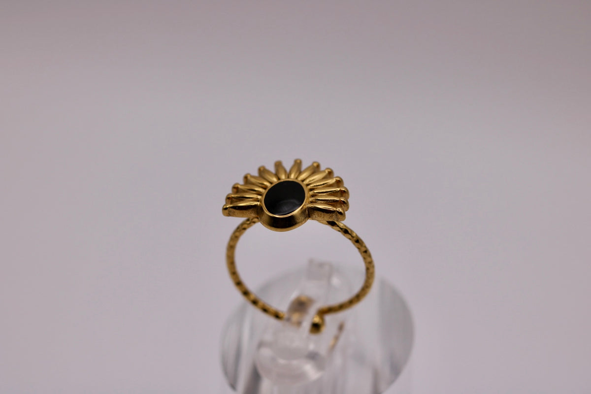 Sandspun Ring in White + Black