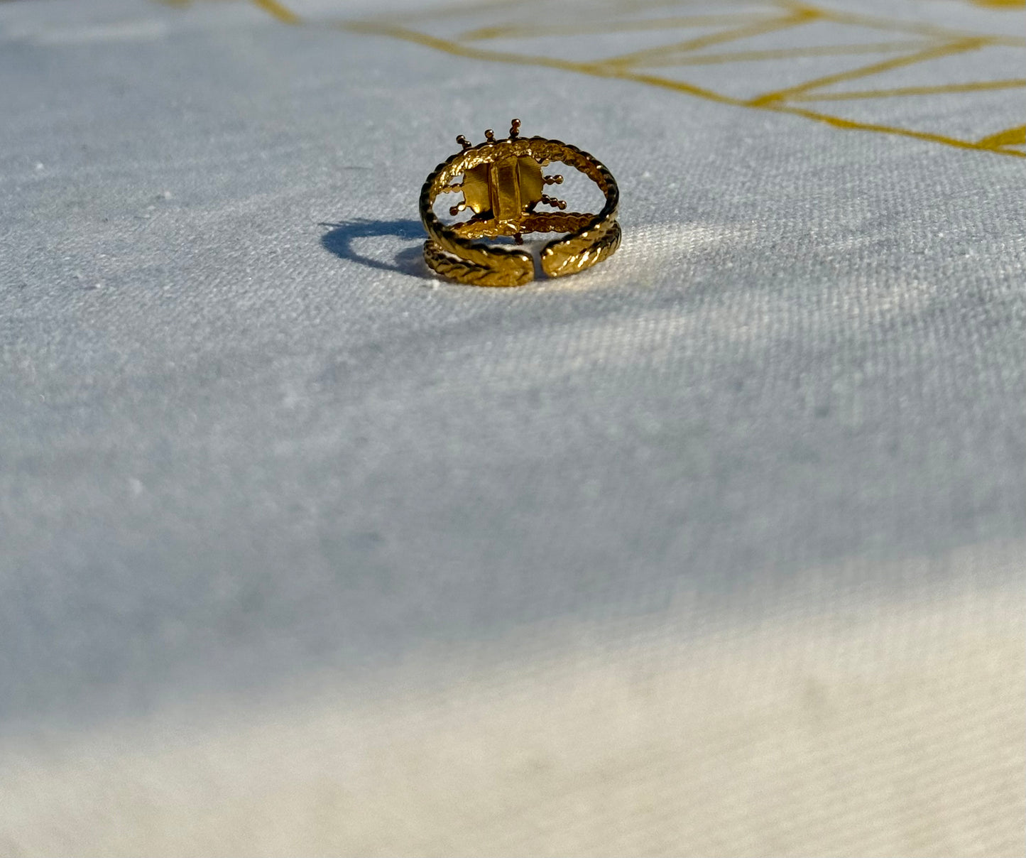 Sunwashed Ring in Black + White