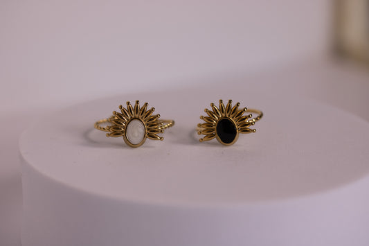 Sandspun Ring in White + Black