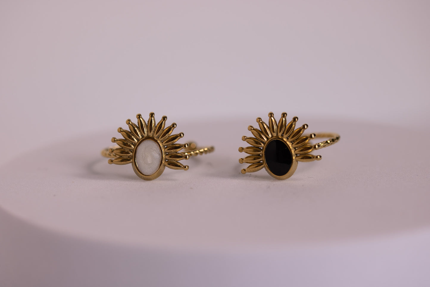 Sandspun Ring in White + Black