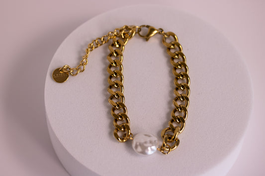Delia Pearl Bracelet